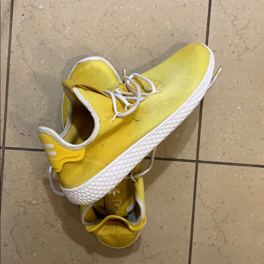 Size 9 Men's Yellow Addidas Hu